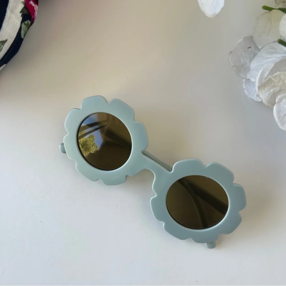 3/$20 NWT Kids Retro Sunnies